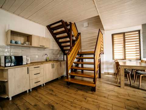 комерційна за адресою с. Яблуниця, Степана Бандери, 30