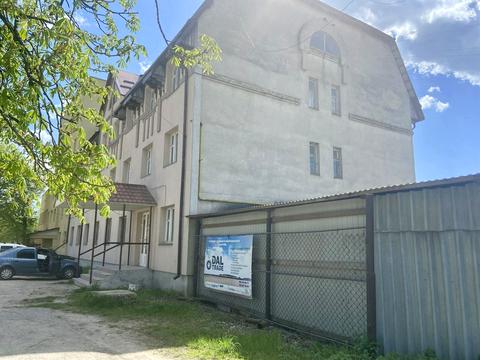 комерційна за адресою Івана Макуха вул., 2а