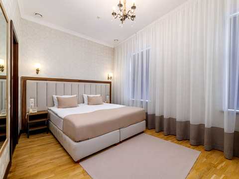 комерційна за адресою Звенигородська пл., 3