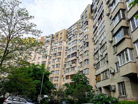 квартира за адресою Анни Ахматової вул., 7