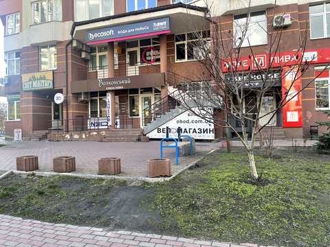комерційна за адресою Анни Ахматової вул., 32/18