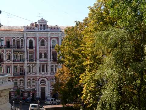 комерційна за адресою Лютеранська вул., 3