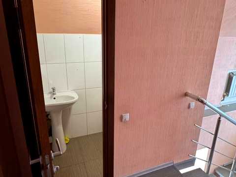 комерційна за адресою Володимира Моссаковського вул. (Клари Цеткін), 1