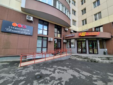комерційна за адресою Миколи Руденка бульв. (Кольцова), 14 є