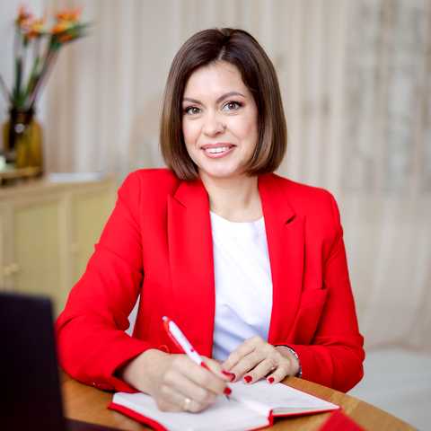 Навєрська Юлія