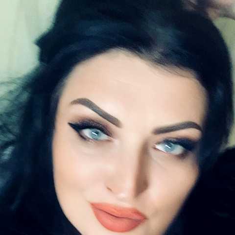 Кхан Юлія