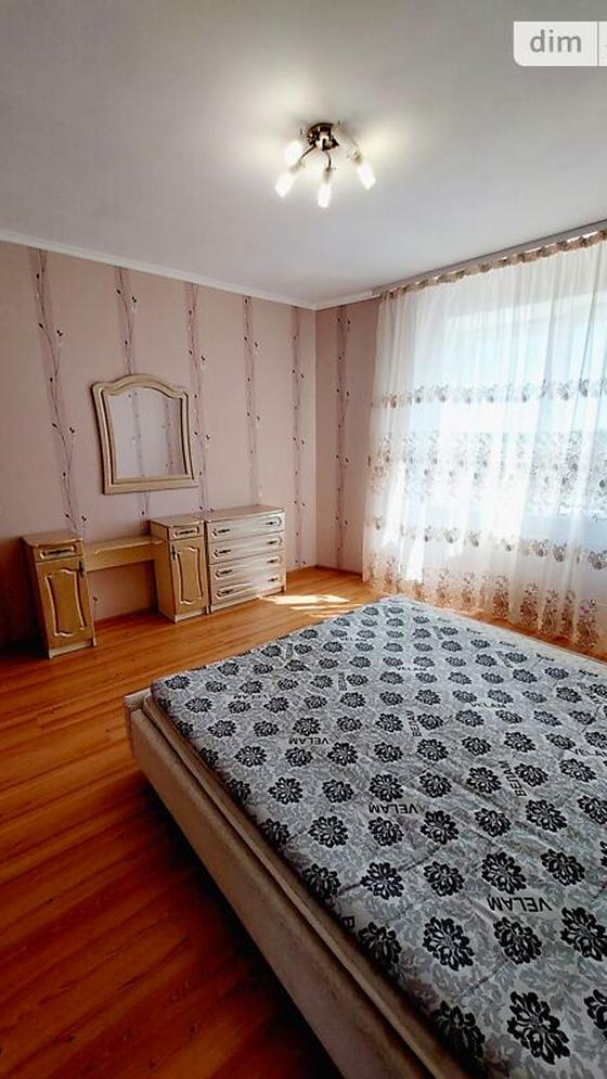 вулиця Валерія Лобановського, 19