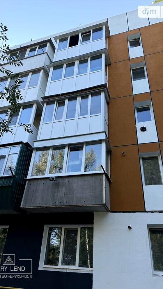 Центральна вулиця, 304