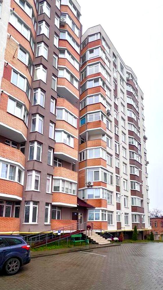 Тролейбусна вулиця, Будинок