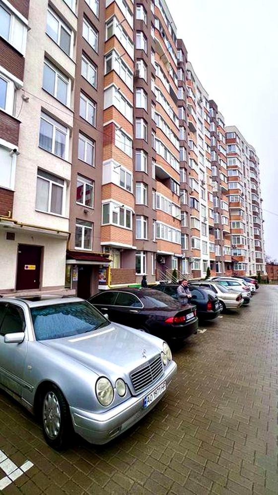 Тролейбусна вулиця, Будинок