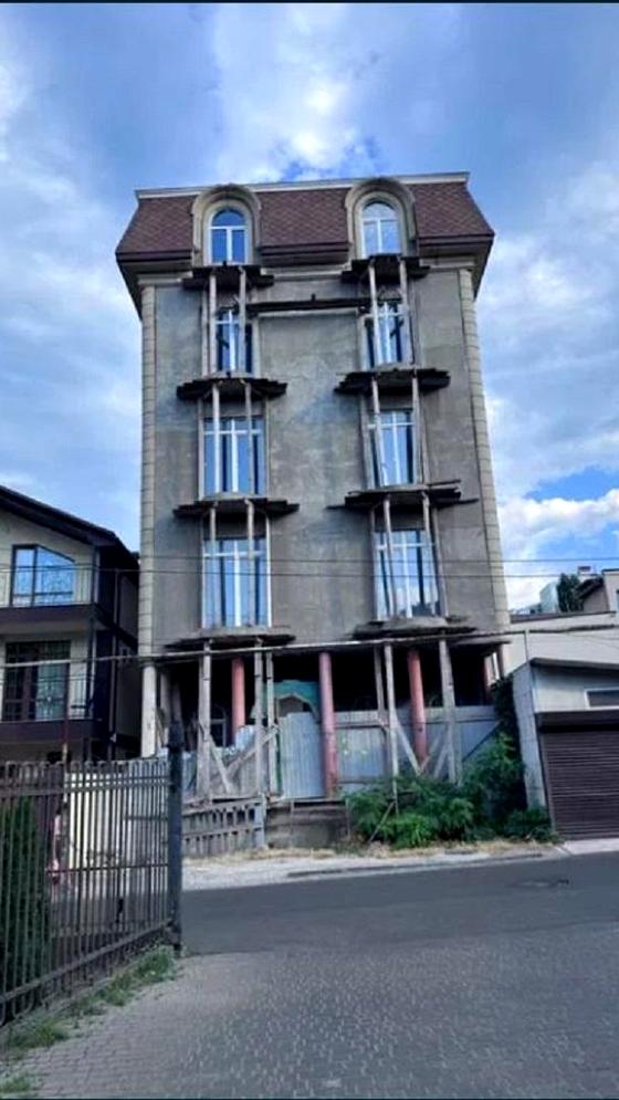 Тіниста вулиця