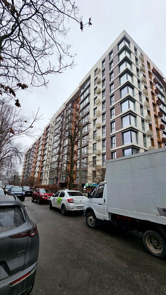 вулиця Левка Лукʼяненка, Будинок