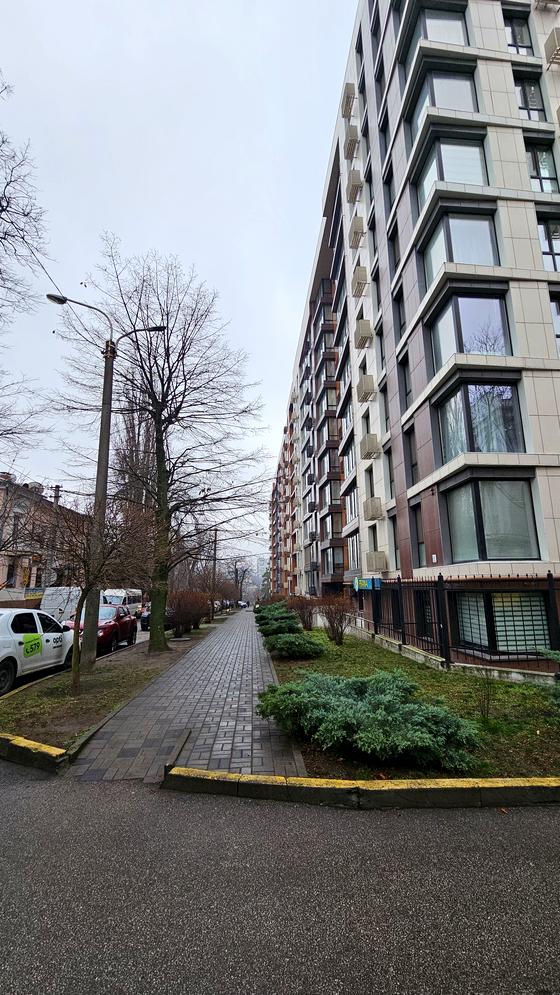 вулиця Левка Лукʼяненка, Будинок
