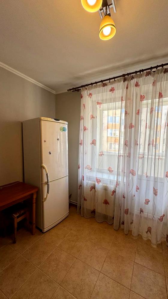 Тролейбусна вулиця, 24