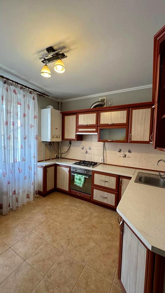 Тролейбусна вулиця, 24
