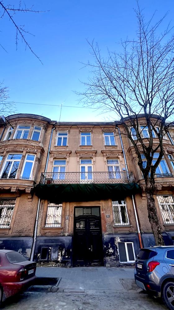 вулиця Кирила і Мефодія, 31