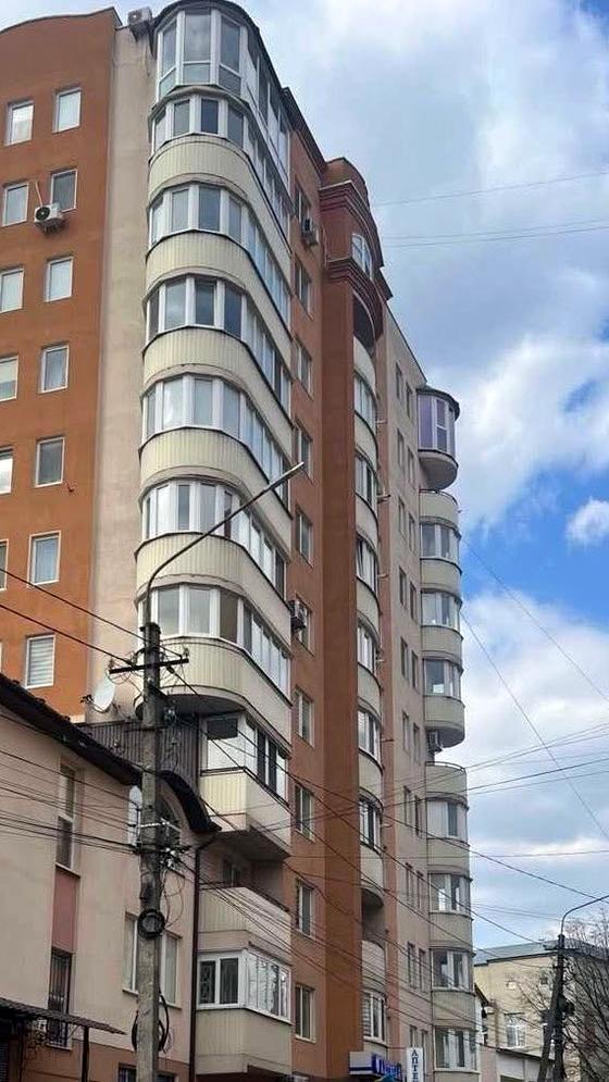 Шпитальна вулиця, 6