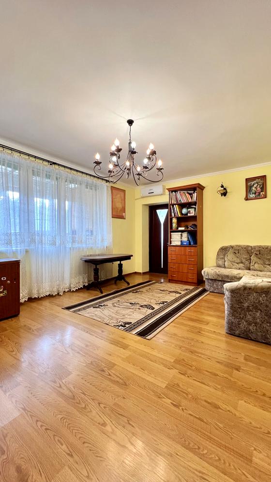 вулиця Андрея Шептицького, 5