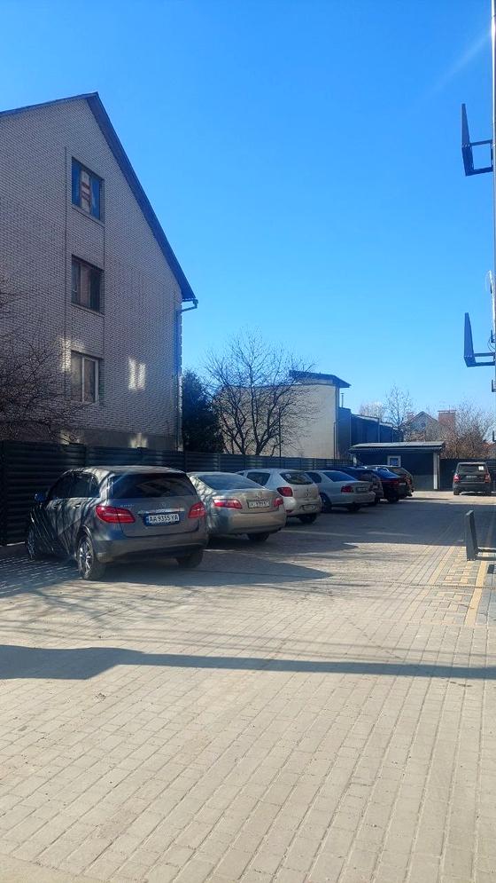 Інститутська вулиця, Будинок 1