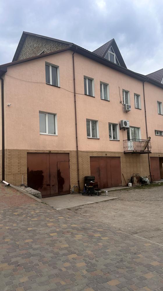 Приозерна вулиця, 22
