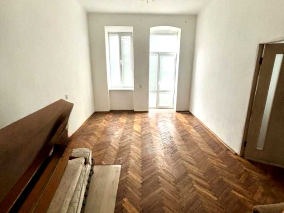 1831914898596675