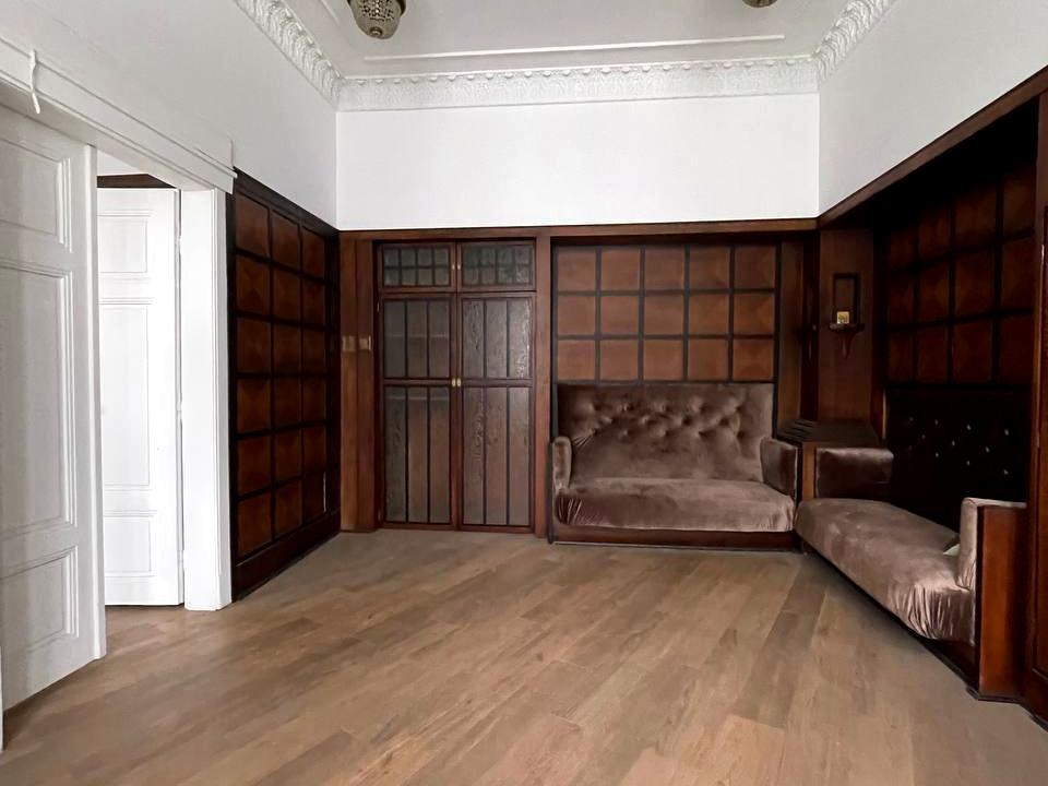 1856827561241025