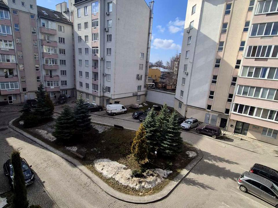 1858910774744813
