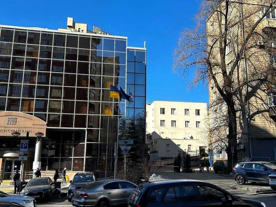 1860185181653165