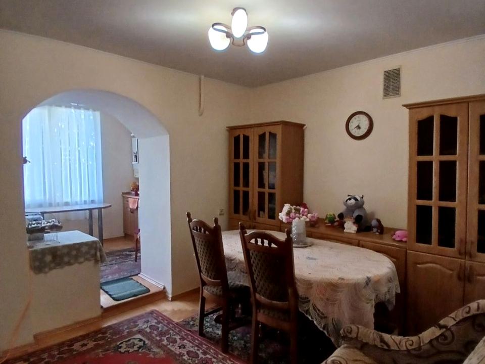 1862008755733750