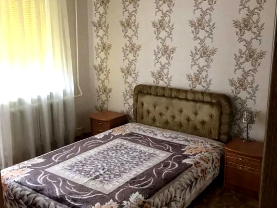 1863155863145824
