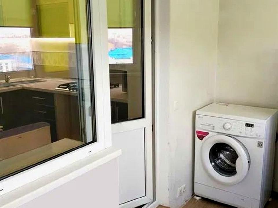 1863702323496562