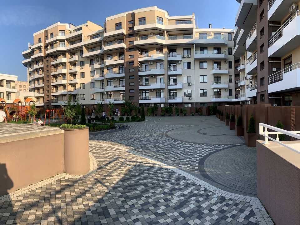 1864348103695433