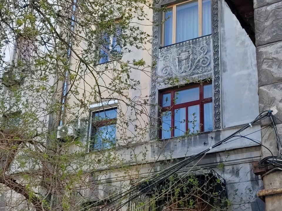 1864635426534832