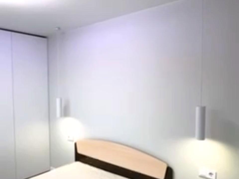 1864798283835581