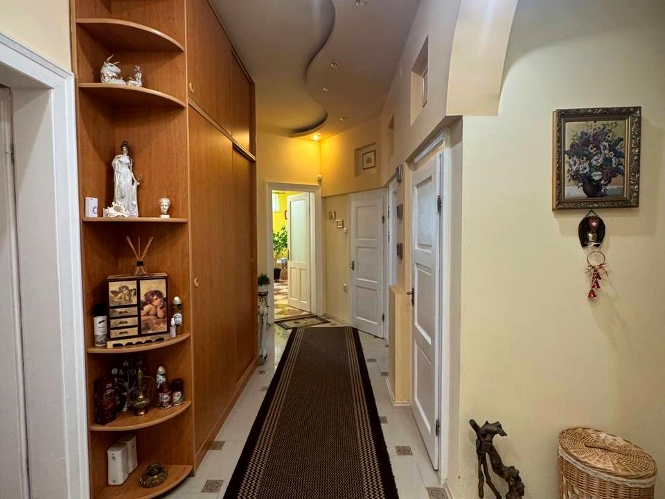 1864918124205879
