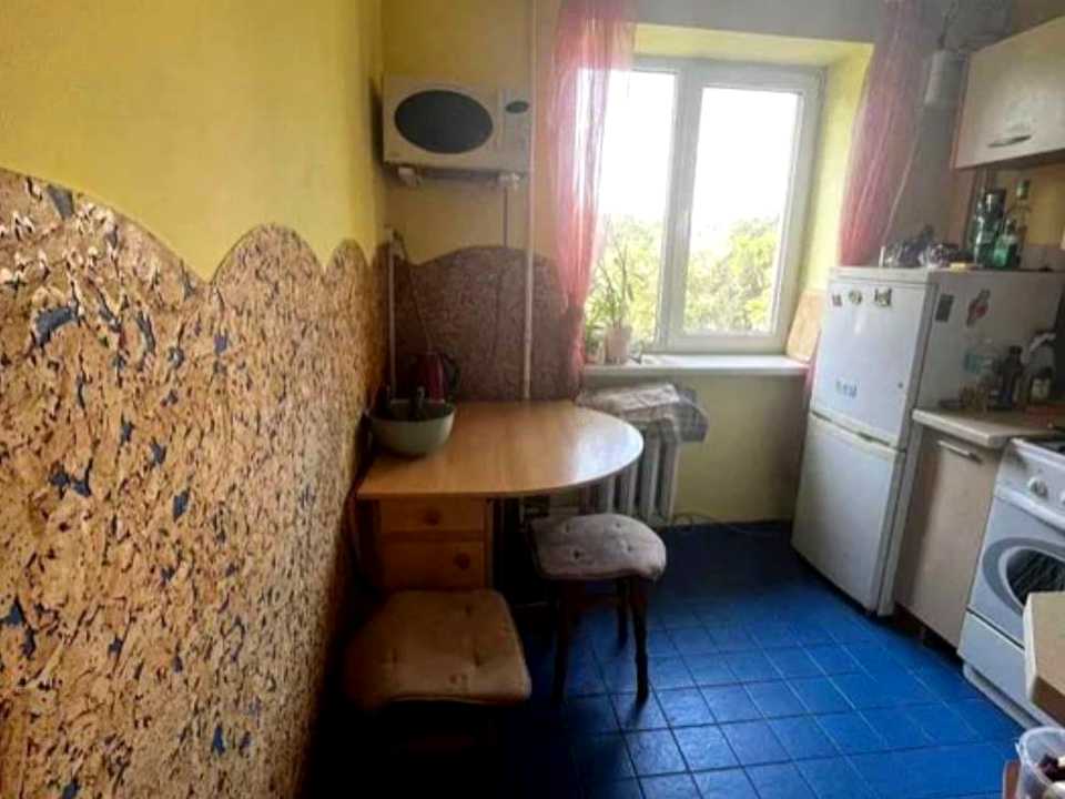 1864986440926768