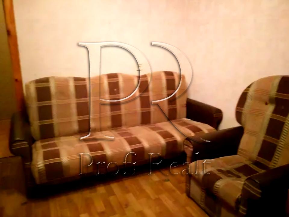 1865053351952294