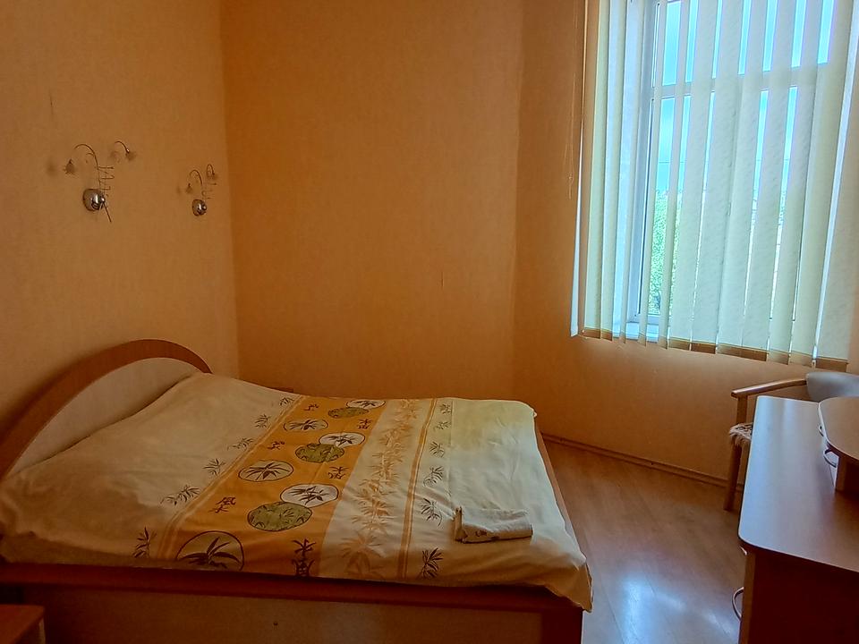 1865151875166361