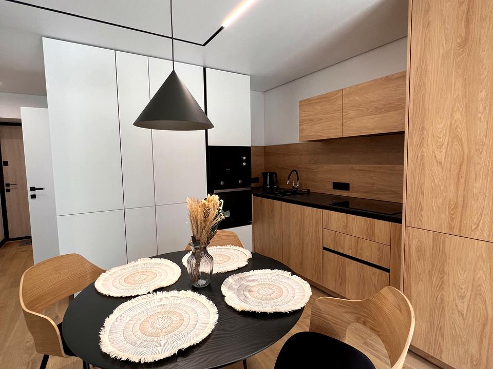 1865688408757859