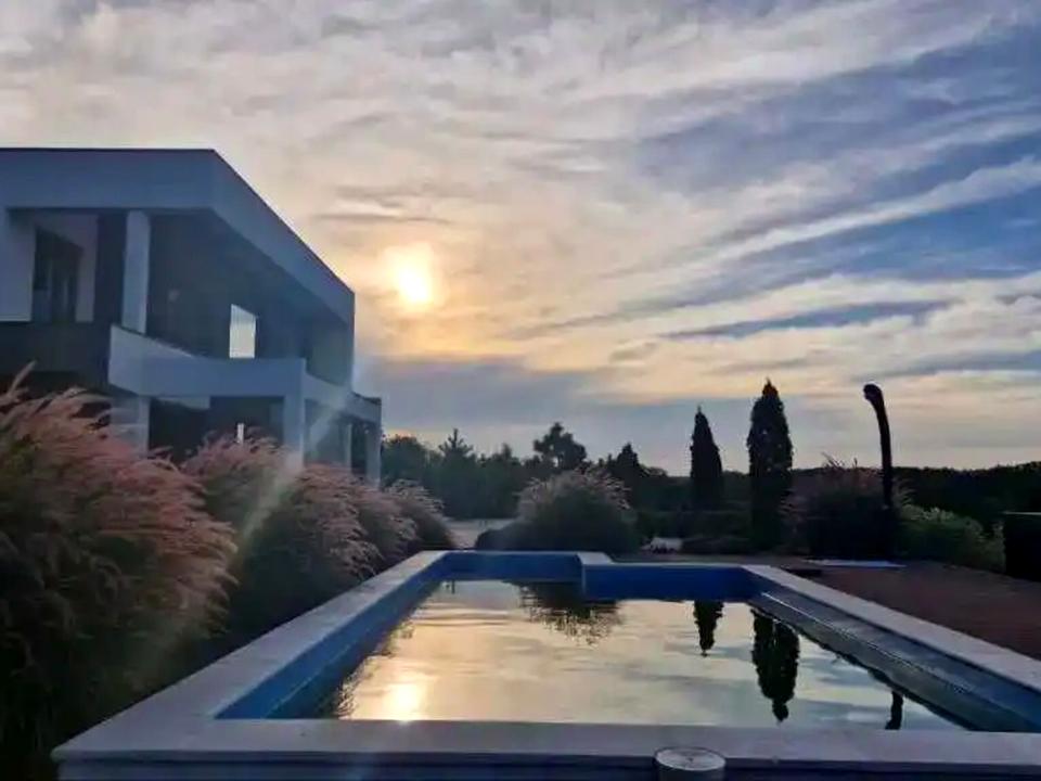 1865795669919102