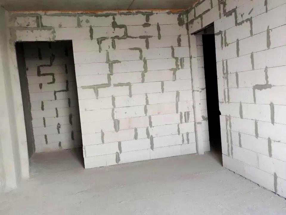 1865798595751585
