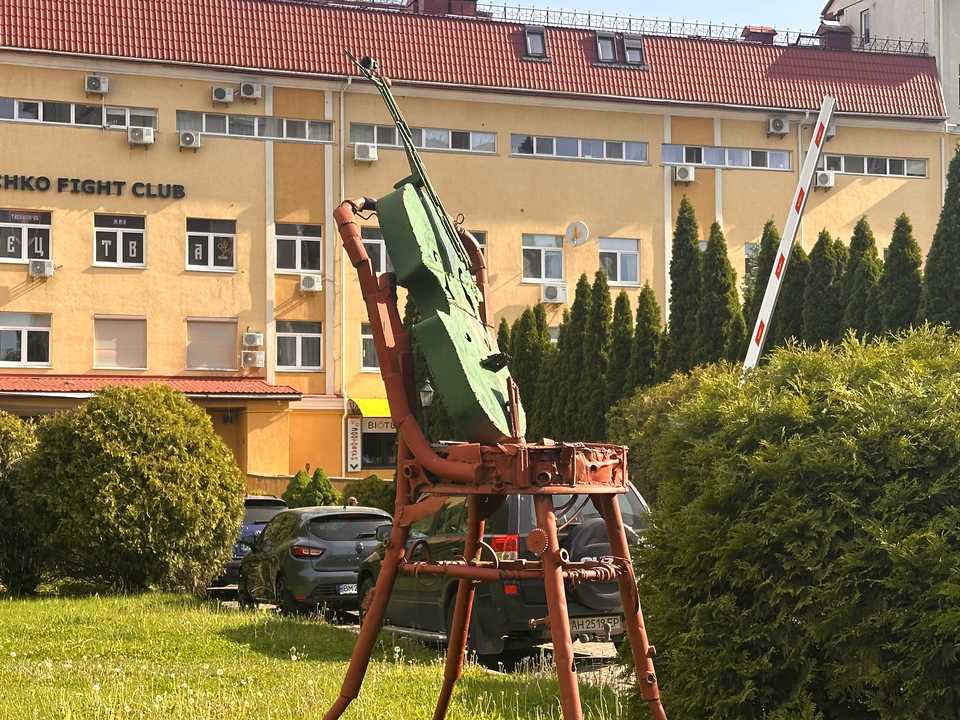 1866147935333064
