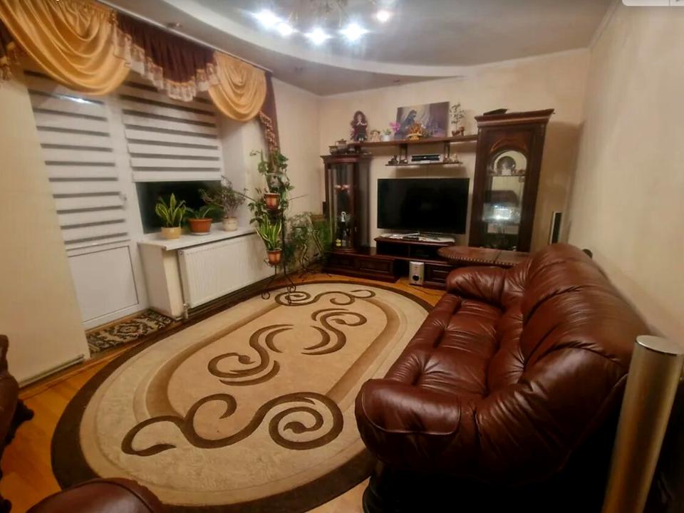1866153936127319