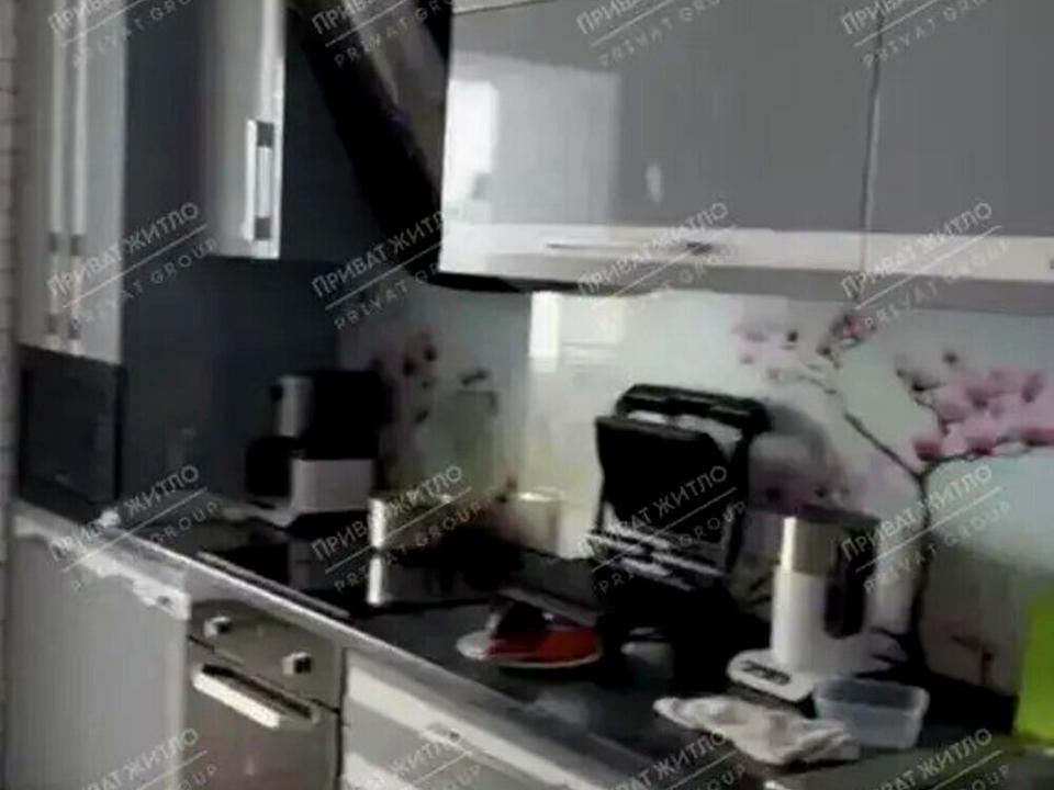 1866162621858436