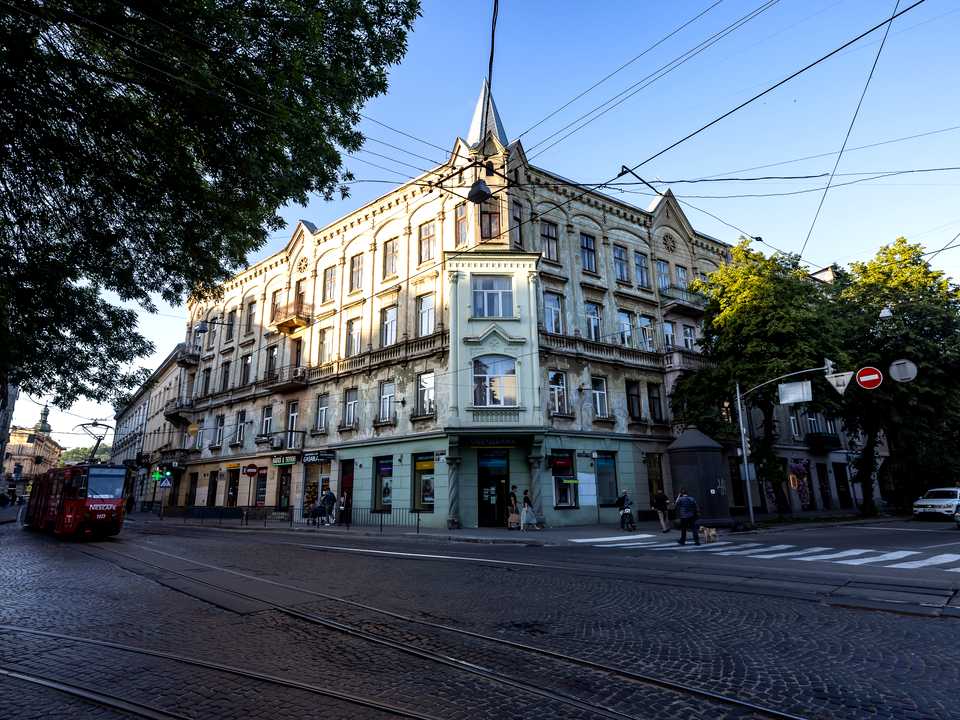 1866445589135560