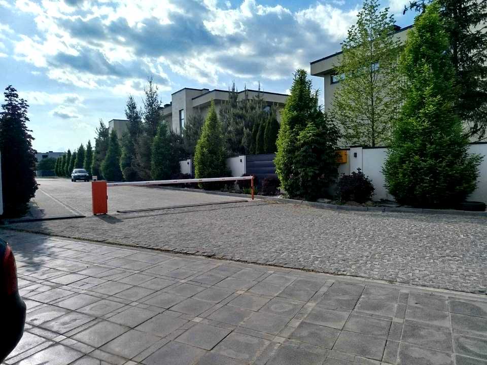 1866526643242192