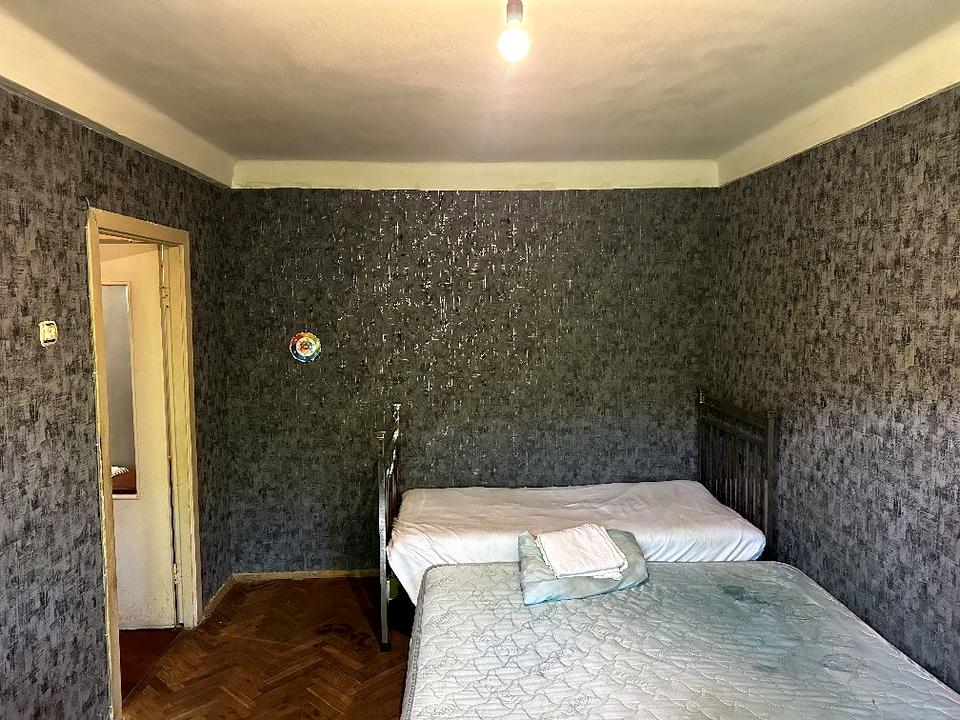1866808648668549