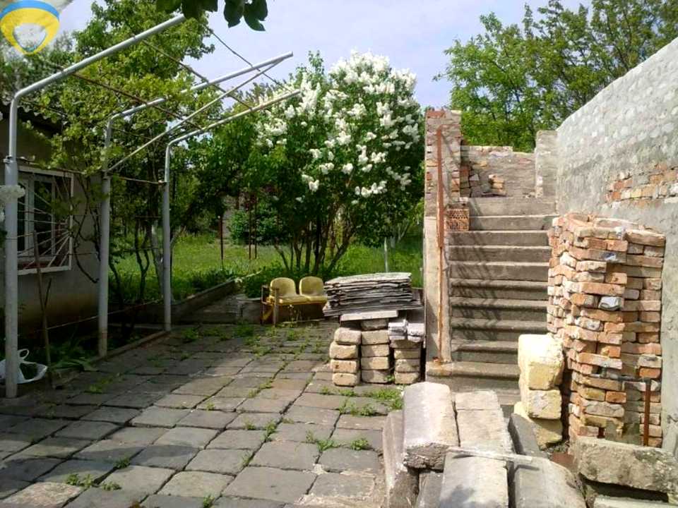 1866975558571489