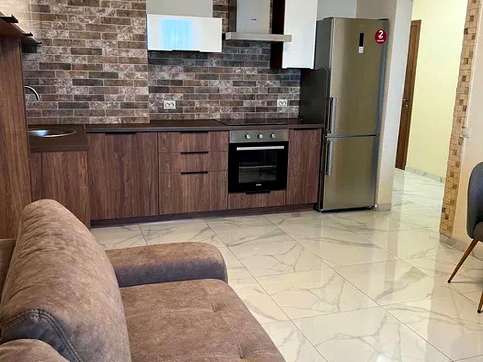 1866982738921349