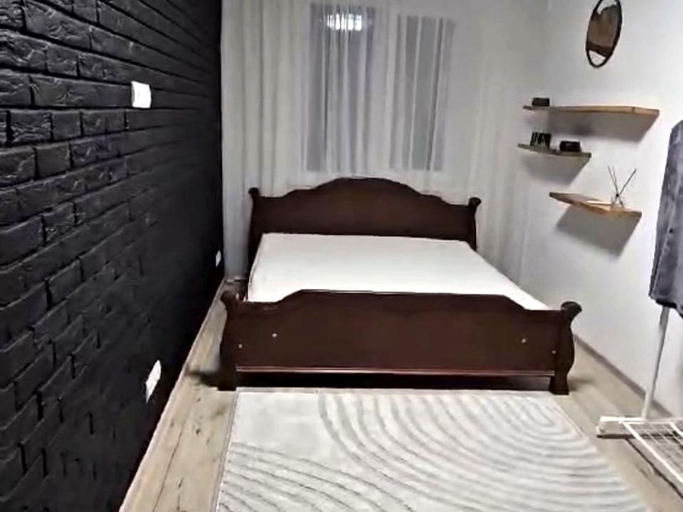 1867247876596308